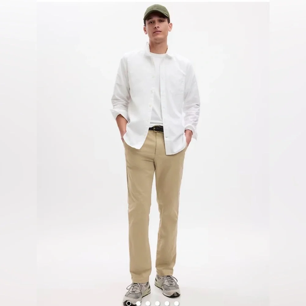 GAP Men’s Modern Straight Khakis, 32 X 30